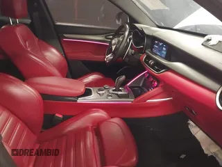 2020 Alfa Romeo Stelvio Ti z VIN ZASPAKBN9L7C92041, wystawiony jako IAAI lot #41329129 z przebiegiem 47 977 mil mil oraz . Historia ofert i sprzedaży dostępna na DreamBid. Obrazek 5.