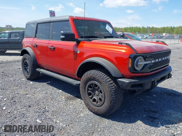 2022 Ford Bronco z VIN 1FMEE5DP3NLB42355, wystawiony jako IAAI lot #42084720 z przebiegiem 35 183 mil mil oraz . Historia ofert i sprzedaży dostępna na DreamBid. Obrazek 1.