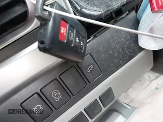 2018 Toyota Highlander SE z VIN 5TDJZRFH0JS529197, wystawiony jako IAAI lot #40233988 z przebiegiem Nie podano mil oraz . Historia ofert i sprzedaży dostępna na DreamBid. Obrazek 11.