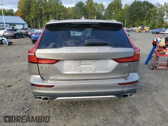 2021 Volvo V60 z VIN YV4102WK0M1076923, wystawiony jako Copart lot #71683813 z przebiegiem 32 399 mil mil oraz . Historia ofert i sprzedaży dostępna na DreamBid. Obrazek 6.