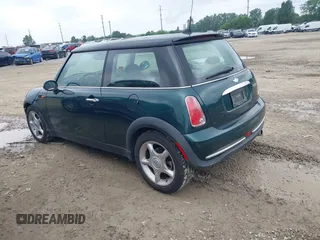 2006 MINI Hardtop with VIN WMWRC33566TK67977, listed as a IAAI auction lot 42538539 with 121,650 mi miles and . Bid and sale history available at DreamBid. Image 3.