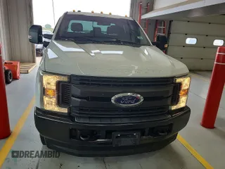 2019 Ford F-250 XL with VIN 1FT7X2B60KED15782, listed as a IAAI auction lot 42840321 with 119,106 mi miles and . Bid and sale history available at DreamBid. Image 18.