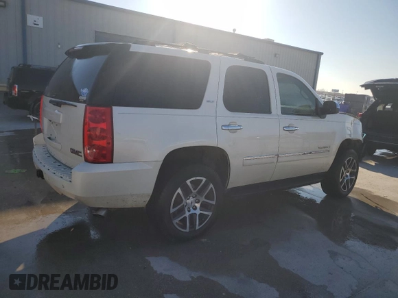 2009 GMC Yukon SLT w/4SB with VIN 1GKFK33099R167410, listed as a Copart auction lot 43352255 with 326,972 mi miles and Salvage Title. Bid and sale history available at carsss.com. Image 3.