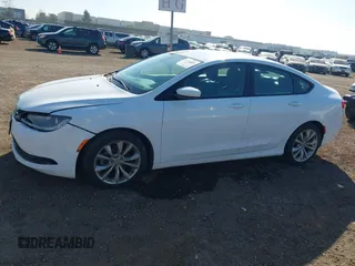 2015 Chrysler 200 S with VIN 1C3CCCBB2FN665650, listed as a IAAI auction lot 41616172 with 140,747 mi miles. Bid and sale history available at carsss.com. Image 14.