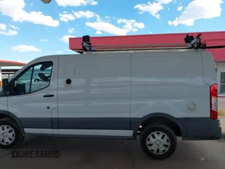 2018 Ford Transit z VIN 1FTYR1YM7JKB53325, wystawiony jako IAAI lot #42063776 z przebiegiem 108 912 mil mil oraz . Historia ofert i sprzedaży dostępna na DreamBid. Obrazek 14.