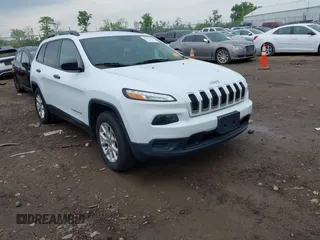 2016 Jeep Cherokee Sport z VIN 1C4PJMAS5GW268097, wystawiony jako IAAI lot #42211745 z przebiegiem 101 496 mil mil oraz . Historia ofert i sprzedaży dostępna na DreamBid. Obrazek 1.