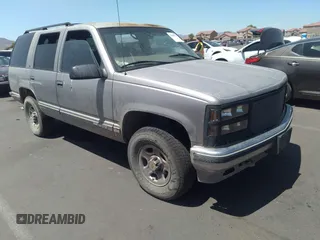 1999 GMC Yukon z VIN 1GKEK13R5XJ787424, wystawiony jako IAAI lot #36838121 z przebiegiem 234 388 mil mil oraz . Historia ofert i sprzedaży dostępna na DreamBid. Obrazek 1.