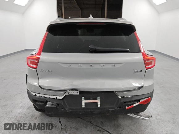 2024 Volvo XC40 Core Bright Theme with VIN YV4L12UK0R2343309, listed as a Copart auction lot 80391504 with 11,603 mi miles and Clean title. Bid and sale history available at DreamBid. Image 6.