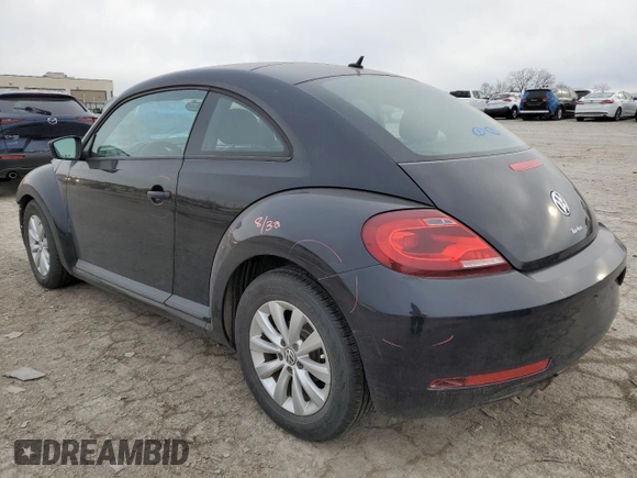 2017 Volkswagen Beetle Fleet z VIN 3VWF17AT8HM621534, wystawiony jako Copart lot #49889215 z przebiegiem 87 960 mil mil oraz Szkoda całkowita • Salvage title. Historia ofert i sprzedaży dostępna na DreamBid. Obrazek 2.