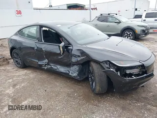 2025 Tesla Model 3 Long Range z VIN 5YJ3E1EA6SF885539, wystawiony jako IAAI lot #41377499 z przebiegiem 4 362 mil mil oraz . Historia ofert i sprzedaży dostępna na DreamBid. Obrazek 1.