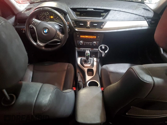 2014 BMW X1 xDrive28i z VIN WBAVL1C56EVY18205, wystawiony jako Copart lot #51584415 z przebiegiem 166 247 mil mil oraz Czysty tytuł • Clean title. Historia ofert i sprzedaży dostępna na DreamBid. Obrazek 8.