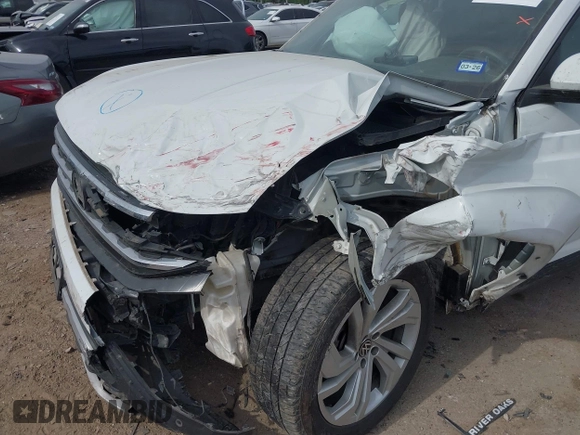 2021 Volkswagen Atlas SE with VIN 1V2WR2CA3MC570349, listed as a IAAI auction lot 42065993 with 83,362 mi miles and . Bid and sale history available at DreamBid. Image 6.