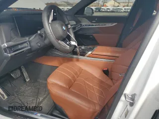 2024 BMW 7 Series 760i xDrive z VIN WBA33EJ00RCR97722, wystawiony jako Copart lot #47342765 z przebiegiem 3 921 mil mil oraz Szkoda całkowita • Salvage title. Historia ofert i sprzedaży dostępna na DreamBid. Obrazek 7.