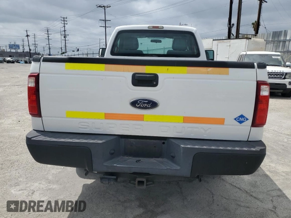 2013 Ford F-250 XL z VIN 1FTBF2B68DEB82396, wystawiony jako Copart lot #52378355 z przebiegiem 91 282 mil mil oraz Czysty tytuł • Clean title. Historia ofert i sprzedaży dostępna na DreamBid. Obrazek 6.