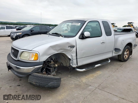 2002 Ford F-150 XL z VIN 1FTRX07W72KB81327, wystawiony jako Copart lot #59488305 z przebiegiem 102 848 mil mil oraz Szkoda całkowita • Salvage title. Historia ofert i sprzedaży dostępna na DreamBid. Obrazek 1.