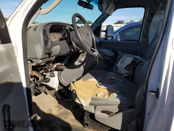 2007 Ford Econoline Cargo Commercial with VIN 1FTNE24LX7DA06575, listed as a Copart auction lot 68727304 with 187,344 mi miles and Salvage title. Bid and sale history available at DreamBid. Image 7.