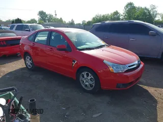 2008 Ford Focus SE z VIN 1FAHP35N08W192703, wystawiony jako IAAI lot #42280619 z przebiegiem 119 636 mil mil oraz . Historia ofert i sprzedaży dostępna na DreamBid. Obrazek 1.