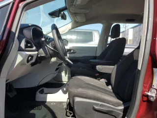 2021 Chrysler Voyager L z VIN 2C4RC1AG4MR558297, wystawiony jako Copart lot #88572205 z przebiegiem 52 842 mil mil oraz Szkoda całkowita • Salvage title. Historia ofert i sprzedaży dostępna na DreamBid. Obrazek 7.