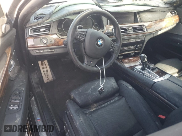 2015 BMW 7 Series 750Li xDrive z VIN WBAYF8C56FD654233, wystawiony jako Copart lot #83321604 z przebiegiem Nie podano mil oraz Nie do naprawy • Non repairable. Historia ofert i sprzedaży dostępna na DreamBid. Obrazek 8.