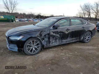 2018 Volvo S90 Momentum with VIN LVY982MK0JP031189, listed as a Copart auction lot 41922315 with 85,757 mi miles and Salvage Title. Bid and sale history available at carsss.com. Image 1.