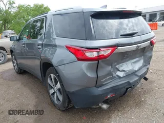 2018 Chevrolet Traverse LT z VIN 1GNEVHKW1JJ247862, wystawiony jako IAAI lot #42252603 z przebiegiem 114 831 mil mil oraz . Historia ofert i sprzedaży dostępna na DreamBid. Obrazek 3.