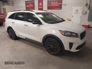 2019 Kia Sorento LX V6 with VIN 5XYPG4A57KG601463, listed as a IAAI auction lot 41358620 with 105,948 mi miles. Bid and sale history available at carsss.com. Image 1.