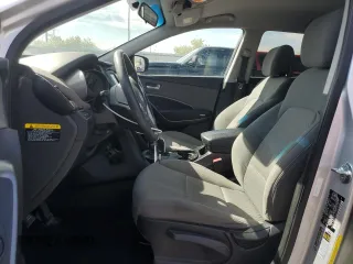 2018 Hyundai Santa Fe 2.4L z VIN 5XYZTDLB7JG572441, wystawiony jako Copart lot #52810145 z przebiegiem 106 578 mil mil oraz Szkoda całkowita • Salvage title. Historia ofert i sprzedaży dostępna na DreamBid. Obrazek 7.
