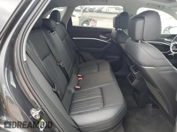 2021 Audi e-tron Prestige z VIN WA1VABGE0MB004327, wystawiony jako Copart lot #51814545 z przebiegiem 16 460 mil mil oraz Szkoda całkowita • Salvage title. Historia ofert i sprzedaży dostępna na DreamBid. Obrazek 11.
