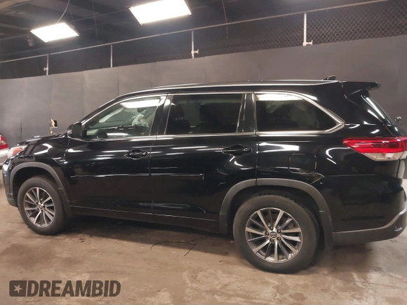 2018 Toyota Highlander SE with VIN 5TDJZRFH9JS494224, listed as a IAAI auction lot 42402768 with 49,912 mi miles and . Bid and sale history available at DreamBid. Image 14.