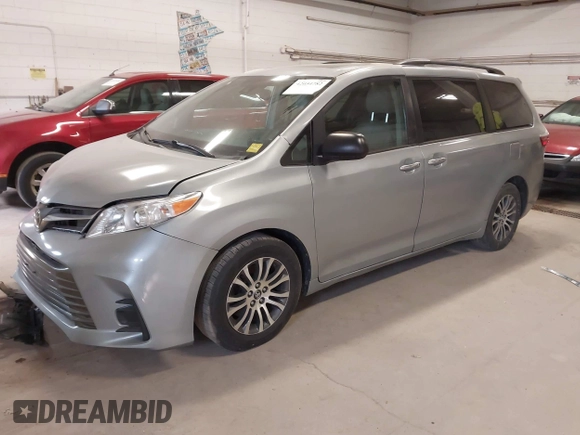 2018 Toyota Sienna XLE Auto Access Seat with VIN 5TDYZ3DC7JS916106, listed as a IAAI auction lot 42054782 with 274,474 mi miles. Bid and sale history available at carsss.com. Image 2.