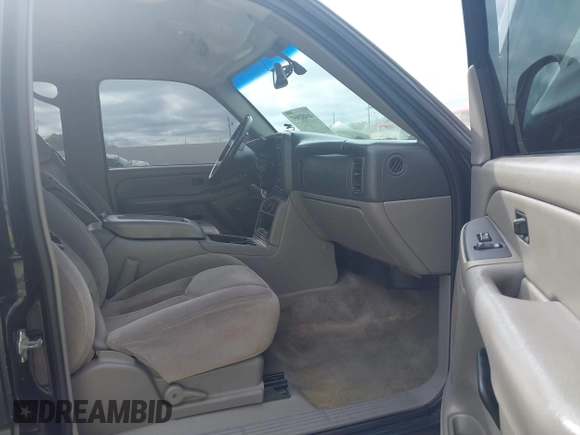 2005 GMC Yukon XL SLT with VIN 3GKFK16Z65G201702, listed as a IAAI auction lot 41482057 with Not Provided miles. Bid and sale history available at carsss.com. Image 5.