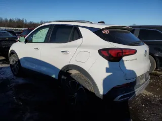 2020 Buick Encore GX Select z VIN KL4MMDSL1LB103239, wystawiony jako Copart lot #42752295 z przebiegiem Nie podano mil oraz Szkoda całkowita • Salvage title. Historia ofert i sprzedaży dostępna na DreamBid. Obrazek 2.