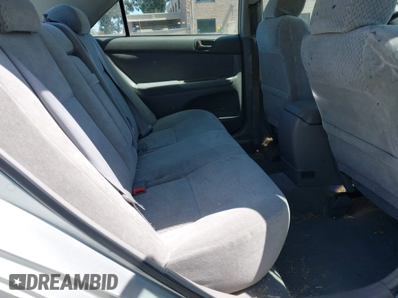 2003 Toyota Camry LE z VIN 4T1BF30K93U555189, wystawiony jako IAAI lot #42086826 z przebiegiem 120 840 mil mil oraz . Historia ofert i sprzedaży dostępna na DreamBid. Obrazek 8.