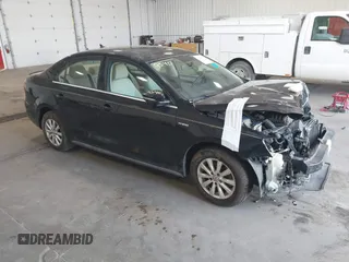 2013 Volkswagen Jetta Hybrid SE с VIN 3VW637AJ3DM313416, выставлен на аукционе IAAI как лот 41999540 с пробегом 123 480 миль миль и . История ставок и продаж доступна на DreamBid. Изображение 1.