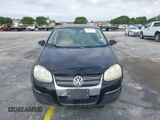 2008 Volkswagen Jetta SE с VIN 3VWRZ71K68M077189, выставлен на аукционе IAAI как лот 42061992 с пробегом Не указан миль и . История ставок и продаж доступна на DreamBid. Изображение 6.