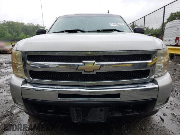 2011 Chevrolet Silverado 1500 LT with VIN 3GCPKSE38BG394952, listed as a Copart auction lot 56408385 with 221,683 mi miles and Clean Title. Bid and sale history available at DreamBid. Image 5.