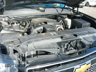 2014 Chevrolet Suburban LTZ z VIN 1GNSKKE70ER137678, wystawiony jako IAAI lot #41547064 z przebiegiem 213 301 mil mil oraz . Historia ofert i sprzedaży dostępna na DreamBid. Obrazek 19.