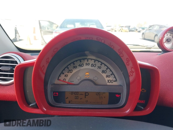 2013 Smart fortwo Pure z VIN WMEEJ3BAXDK632221, wystawiony jako IAAI lot #42243706 z przebiegiem 75 815 mil mil oraz . Historia ofert i sprzedaży dostępna na DreamBid. Obrazek 7.
