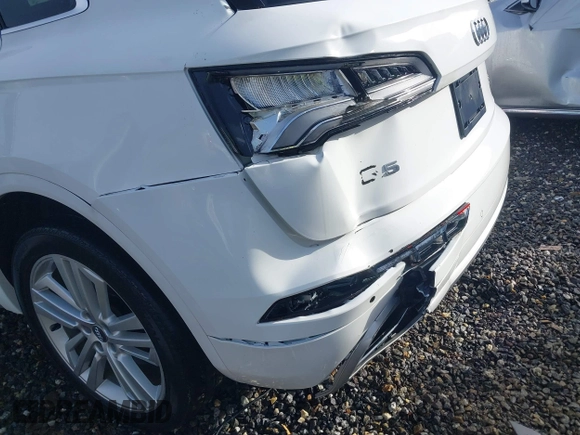 2018 Audi Q5 Premium Plus with VIN WA1BNAFY3J2006324, listed as a IAAI auction lot 41099767 with 52,332 mi miles. Bid and sale history available at carsss.com. Image 6.