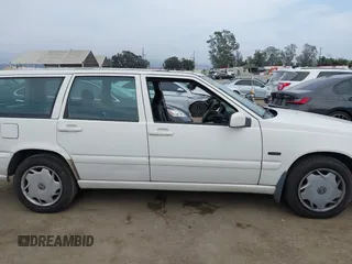 1998 Volvo V70 с VIN YV1LW5541W2350300, выставлен на аукционе IAAI как лот 42343799 с пробегом 286 071 миль миль и . История ставок и продаж доступна на DreamBid. Изображение 14.
