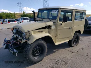 1984 Toyota Land Cruiser z VIN FJ40368090, wystawiony jako Copart lot #73023494 z przebiegiem 305 mil mil oraz Czysty tytuł • Clean title. Historia ofert i sprzedaży dostępna na DreamBid. Obrazek 1.