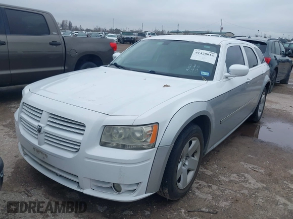 2008 Dodge Magnum SXT with VIN 2D4FV37V78H192963, listed as a IAAI auction lot 41420016 with 191,238 mi miles and . Bid and sale history available at carsss.com. Image 2.