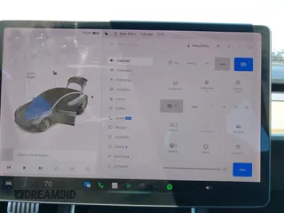 2018 Tesla Model 3 Long Range Battery z VIN 5YJ3E1EB8JF105886, wystawiony jako IAAI lot #42268190 z przebiegiem 80 917 mil mil oraz . Historia ofert i sprzedaży dostępna na DreamBid. Obrazek 19.