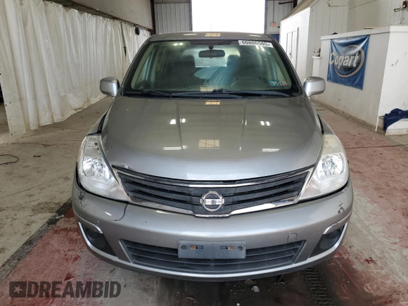 2011 Nissan Versa S z VIN 3N1BC1CP7BL409393, wystawiony jako Copart lot #60806585 z przebiegiem 147 149 mil mil oraz Szkoda całkowita • Salvage title. Historia ofert i sprzedaży dostępna na DreamBid. Obrazek 5.