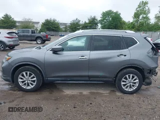 2018 Nissan Rogue SV z VIN KNMAT2MV7JP551094, wystawiony jako IAAI lot #42206882 z przebiegiem 109 247 mil mil oraz . Historia ofert i sprzedaży dostępna na DreamBid. Obrazek 14.