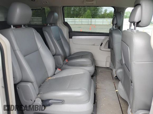2011 Volkswagen Routan SE with VIN 2V4RW3DG0BR789523, listed as a Copart auction lot 61761785 with 124,530 mi miles and Clean title. Bid and sale history available at DreamBid. Image 11.