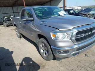 2020 Ram 1500 Big Horn z VIN 1C6SRFBT2LN200059, wystawiony jako IAAI lot #41987816 z przebiegiem 107 675 mil mil oraz . Historia ofert i sprzedaży dostępna na DreamBid. Obrazek 1.