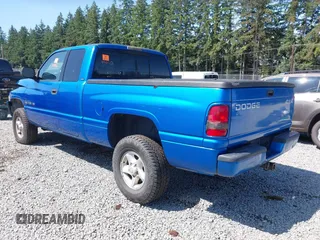 2001 Dodge 1500 z VIN 3B7HF13Z31M533735, wystawiony jako IAAI lot #42417352 z przebiegiem 184 487 mil mil oraz . Historia ofert i sprzedaży dostępna na DreamBid. Obrazek 3.