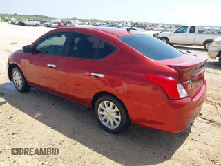 2016 Nissan Versa S z VIN 3N1CN7APXGL803546, wystawiony jako IAAI lot #42305879 z przebiegiem 150 815 mil mil oraz . Historia ofert i sprzedaży dostępna na DreamBid. Obrazek 3.