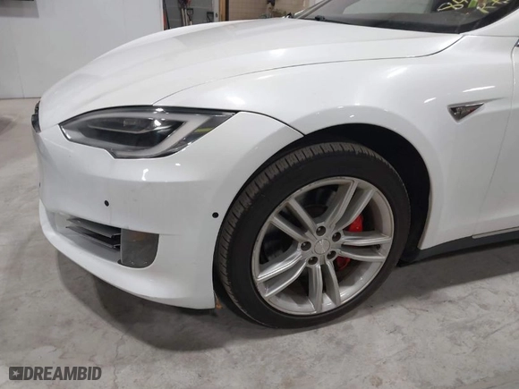 2016 Tesla Model S 90D with VIN 5YJSA1E44GF131208, listed as a IAAI auction lot 42060513 with 84,125 mi miles. Bid and sale history available at carsss.com. Image 19.